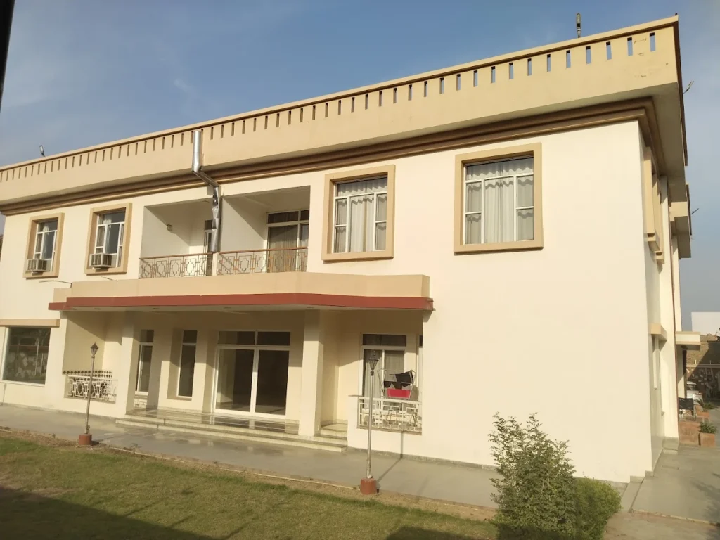 rooms near Govardhan Parikrama